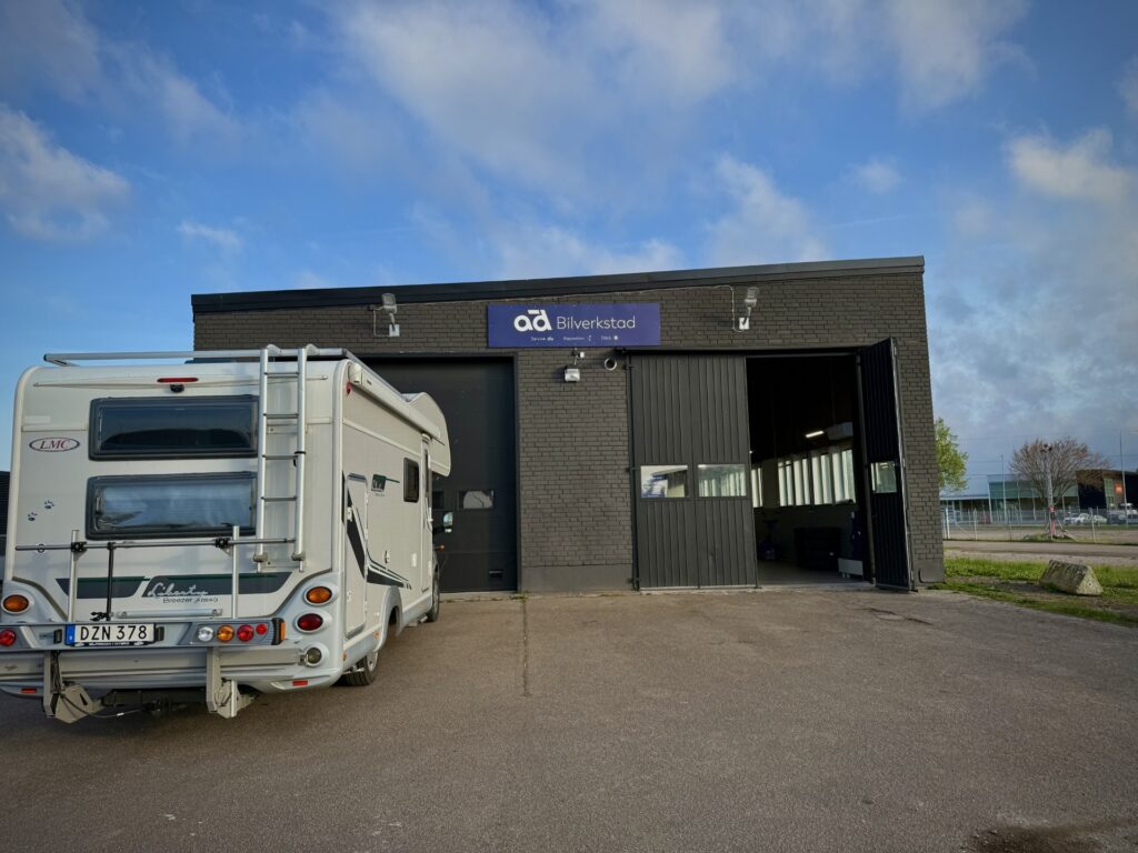 E.K Auto Service Landskrona AB – entré till bilverkstad i Landskrona