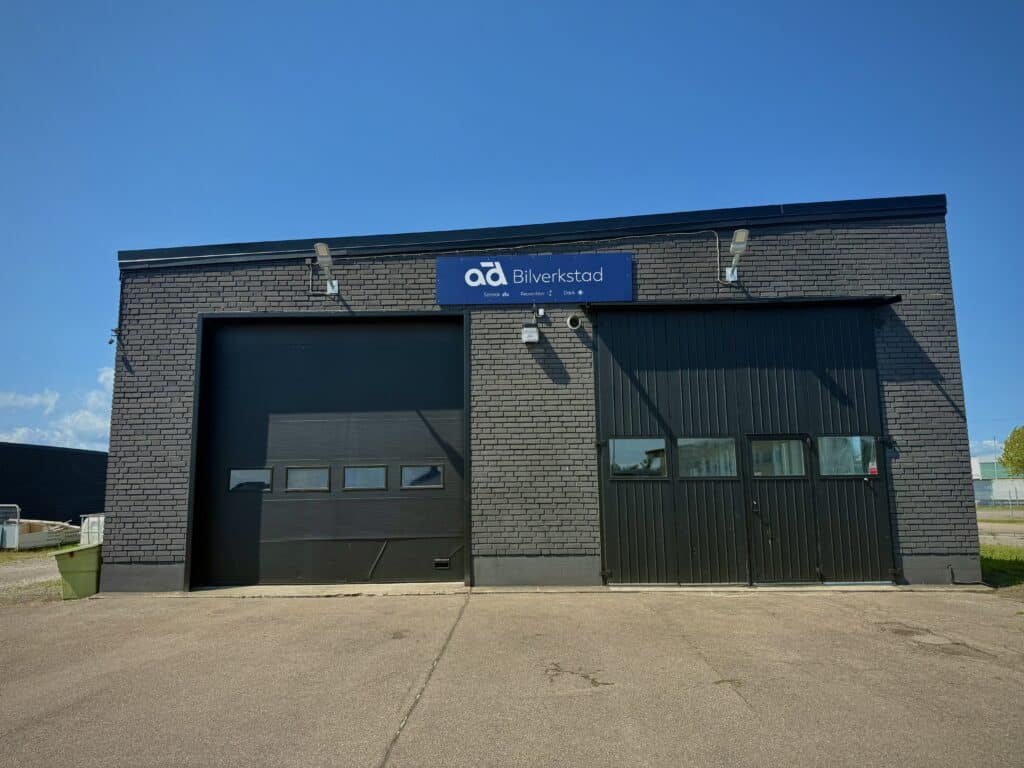 ingången till e.k auto service landskrona ab. Huvudentren